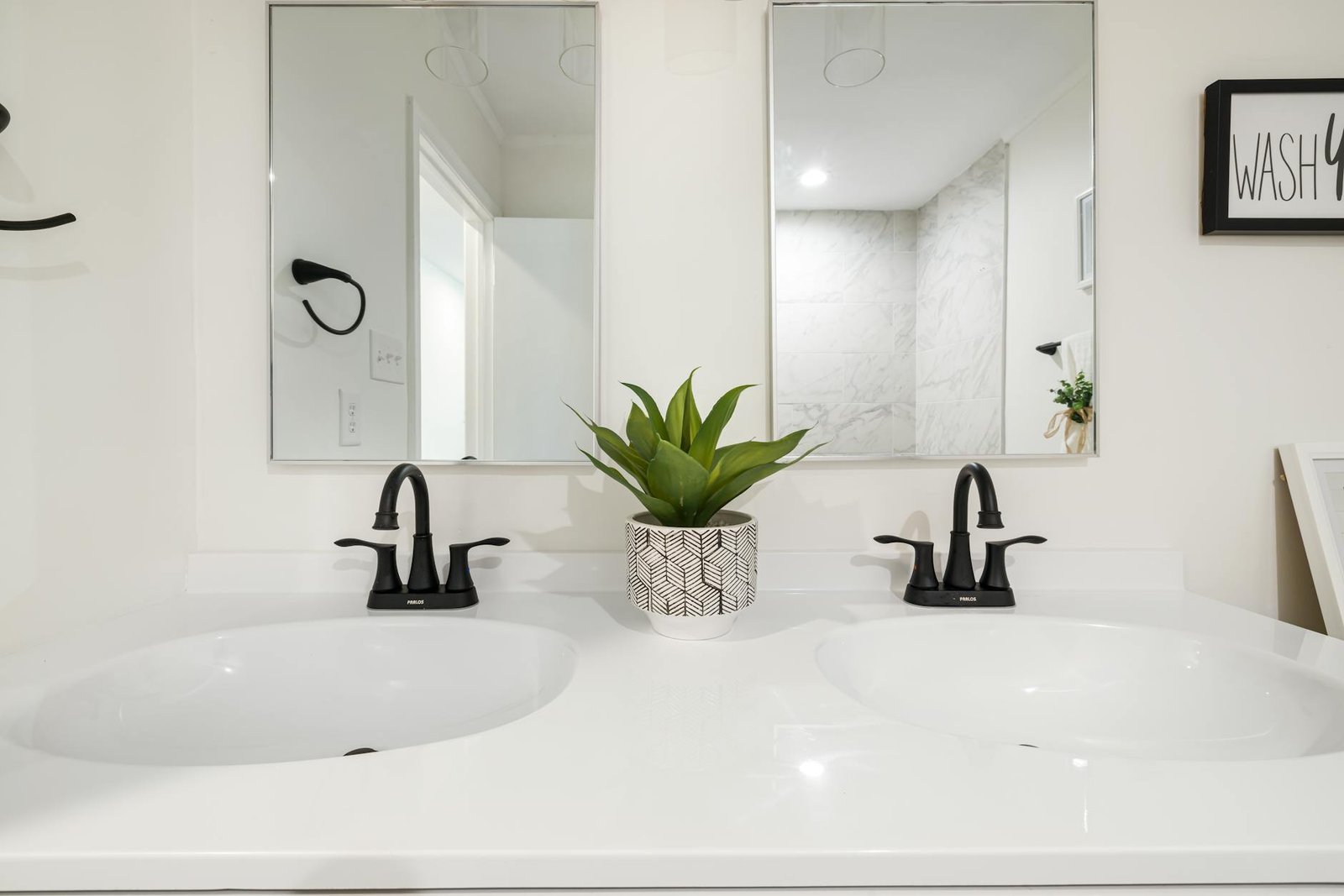 Wall-Mounted Vanity Mirrors – Buy online with tech mirrors